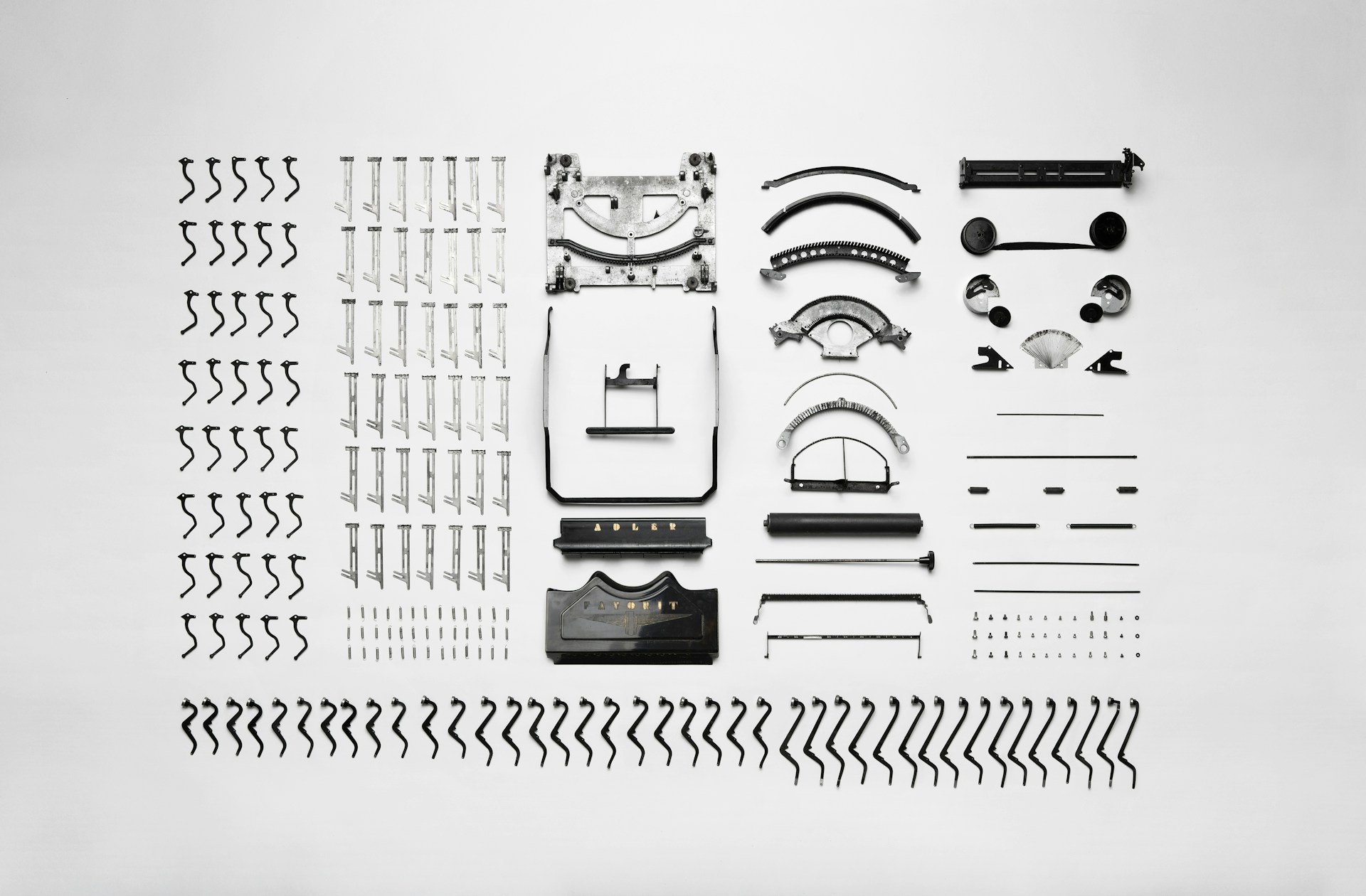 Parts of a typewriter. Photo by Florian Klauer.